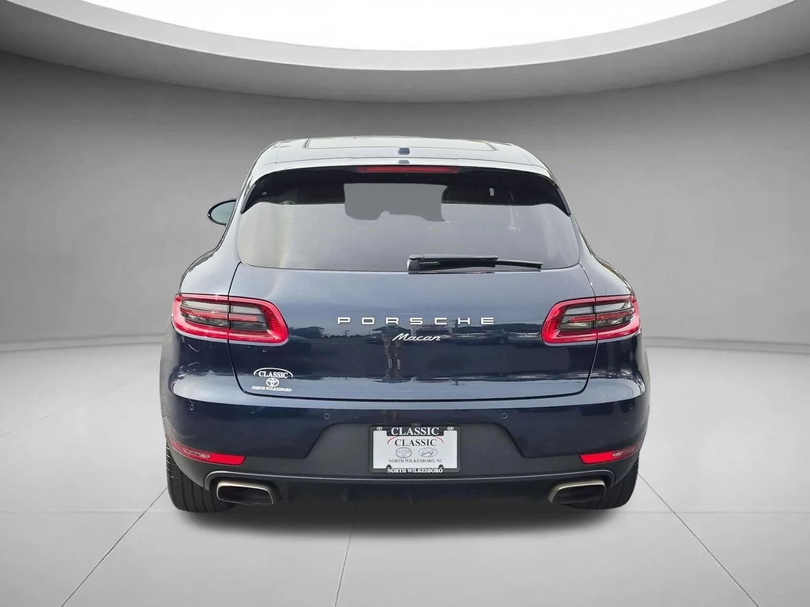 Used 2018 Night Blue Metallic Porsche  image 4