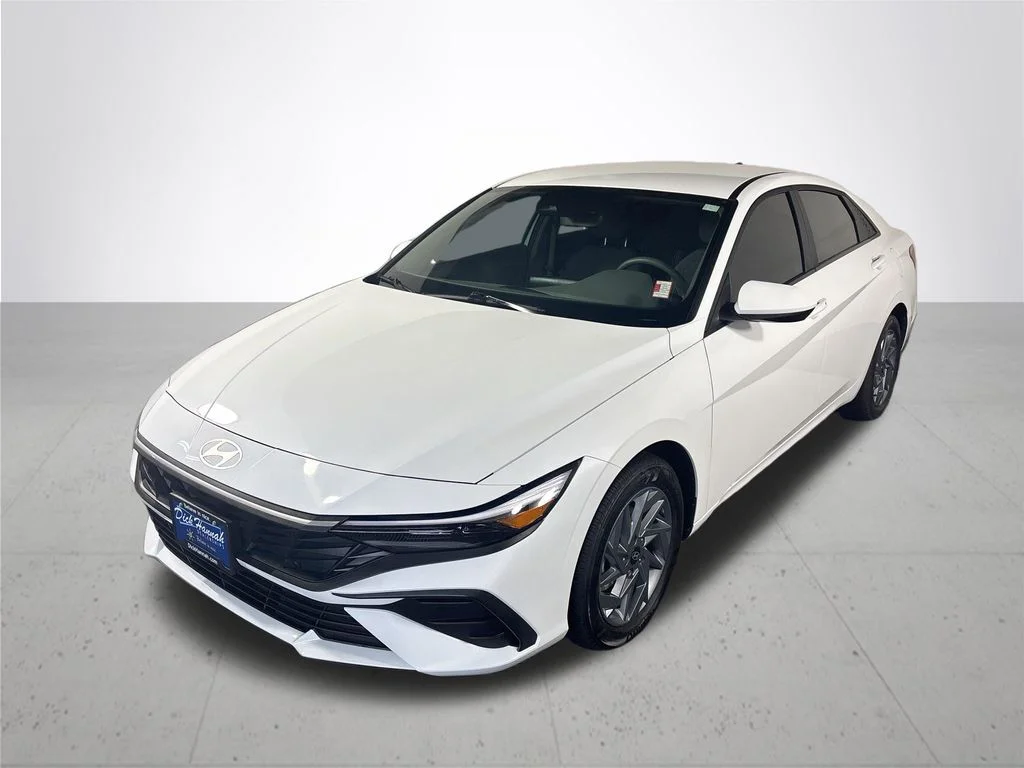 Used 2025 White Hyundai Blue image 2