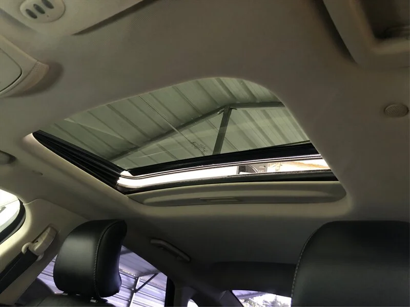 Used 2018 Oxford White Ford Titanium image 12