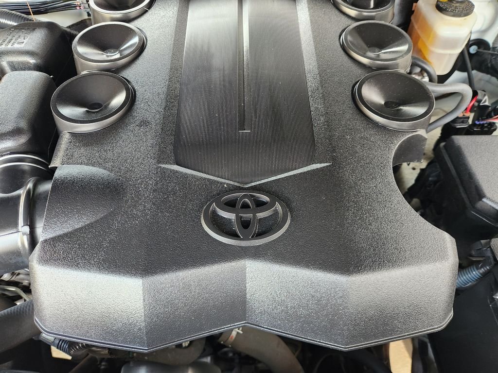Used 2016 Super White Toyota SR5 Premium image 31