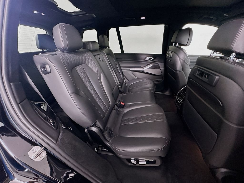 Used 2022 Black Sapphire Metallic BMW M50i image 29