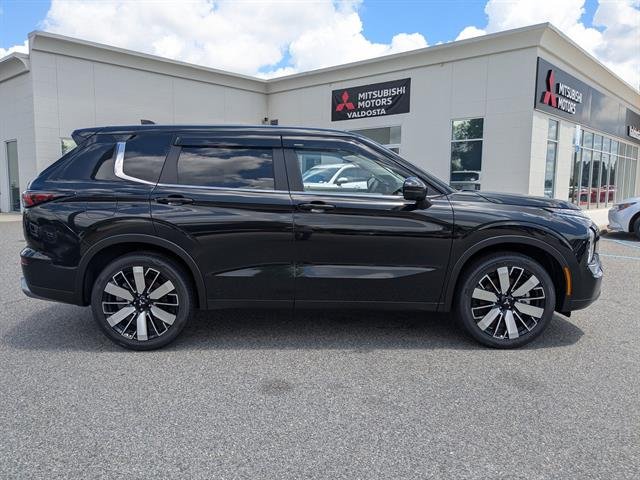 Used 2025 Black Diamond Mitsubishi SE image 5