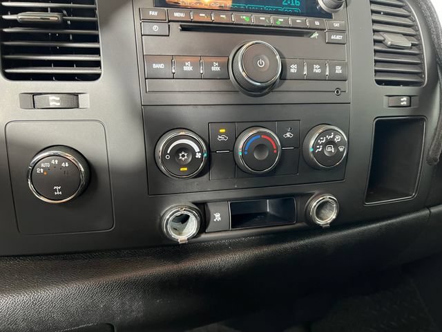 Used 2009 SUMMIT WHITE Chevrolet LT image 18