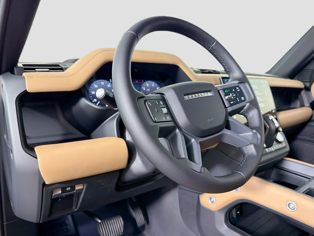 New 2026 Santorini Black Metallic Land Rover X-Dynamic SE image 9