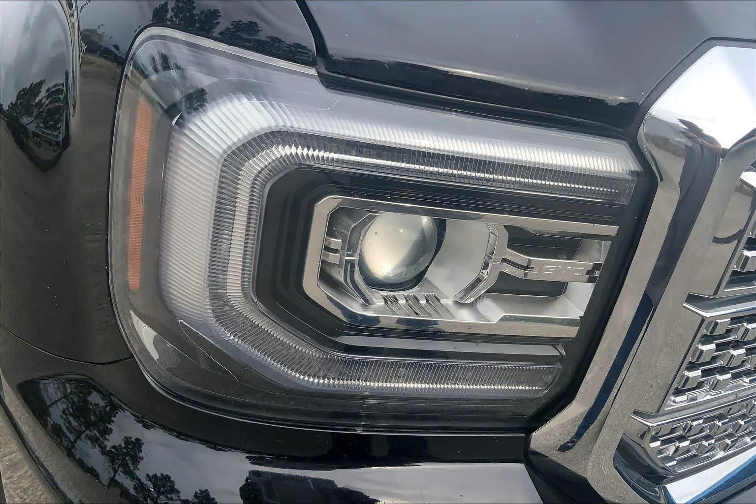 Used 2017 Onyx Black GMC Denali image 28