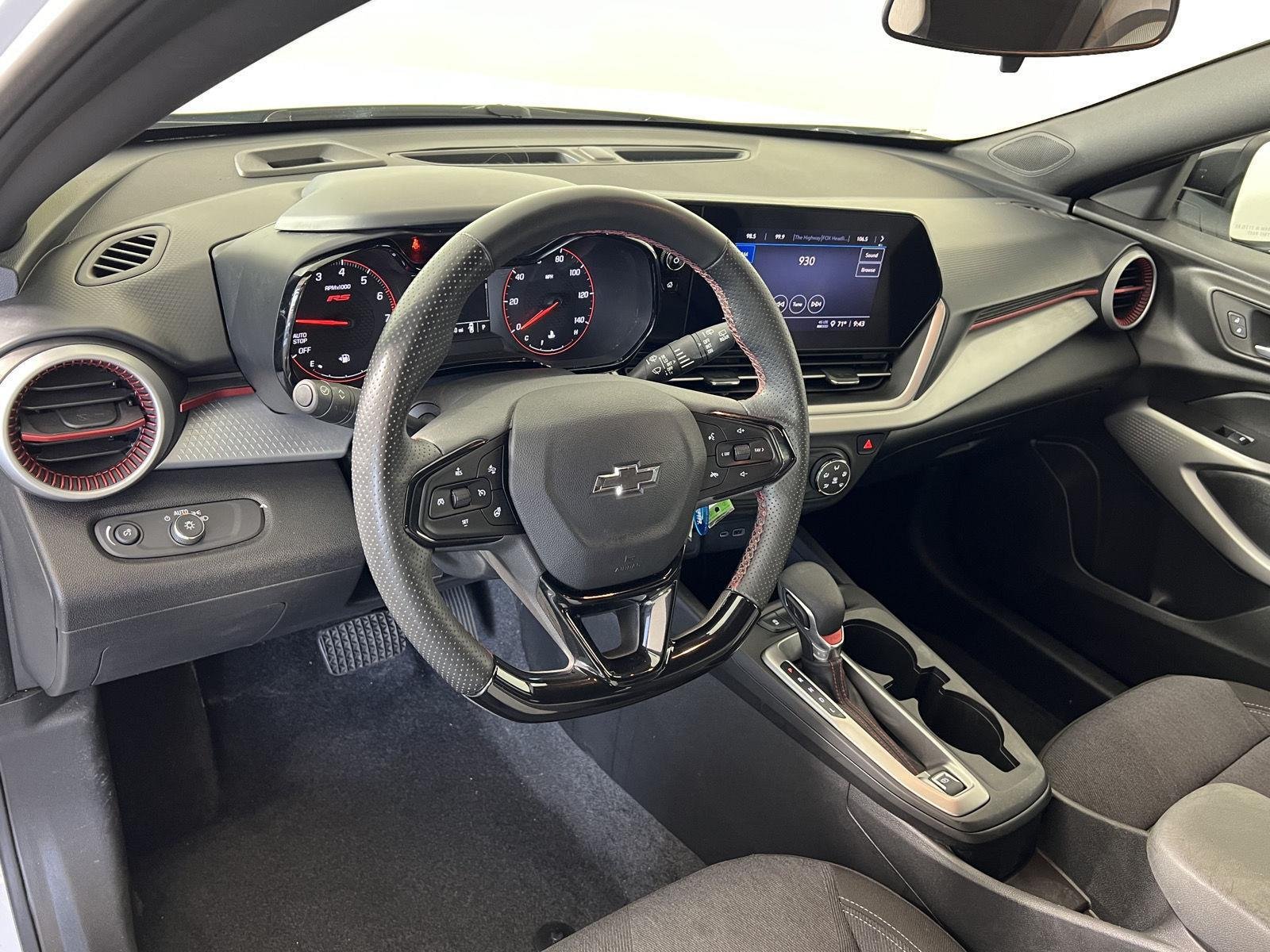 Used 2024 Summit White Chevrolet 1RS image 4