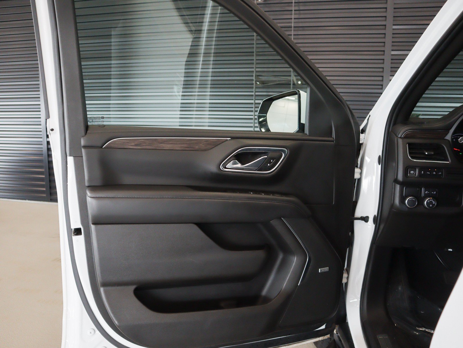 Used 2021 Summit White Chevrolet LT image 27
