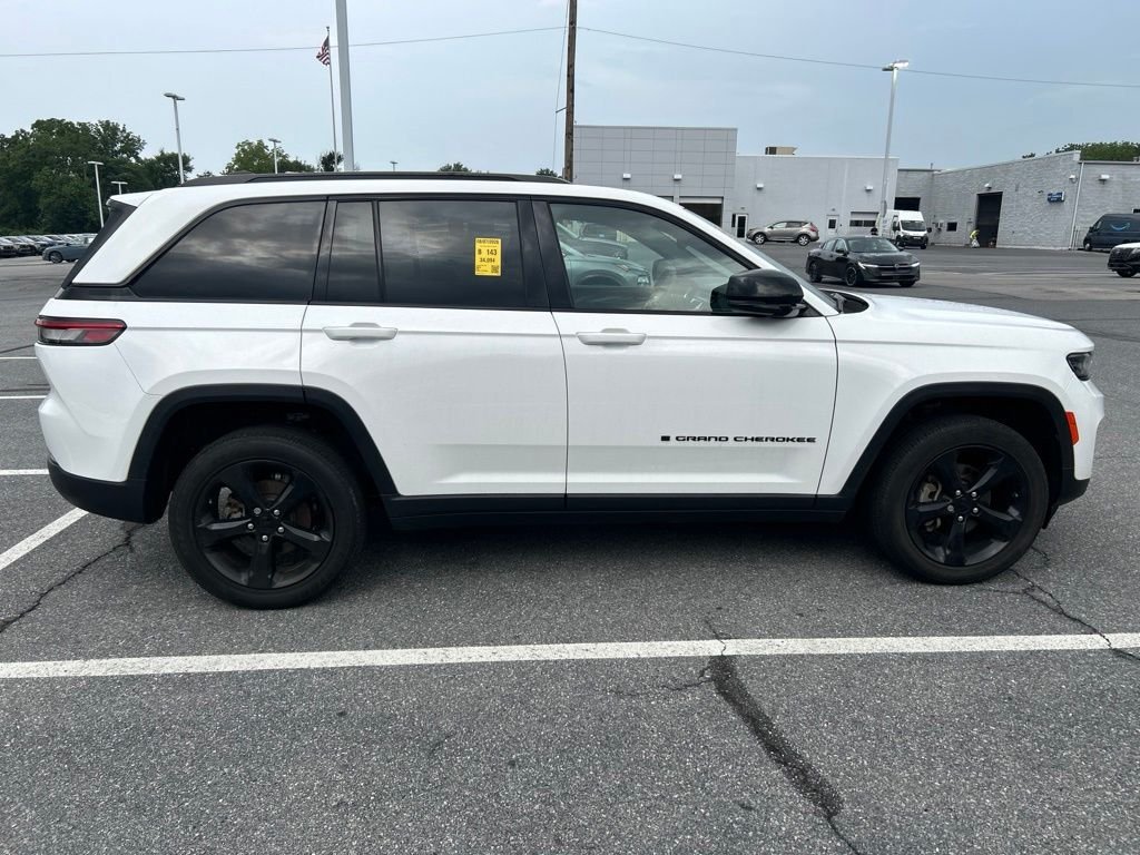 Used 2023 White Jeep Altitude X image 4