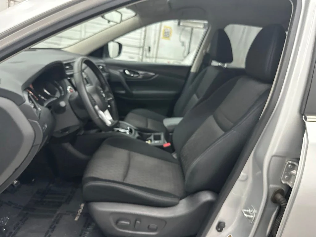 Used 2018 Silver Nissan SV image 20