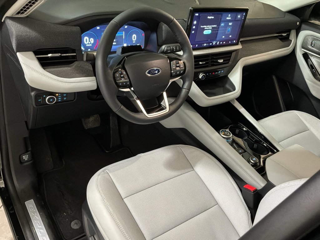 New 2026 Agate Black Metallic Ford Platinum™ image 15