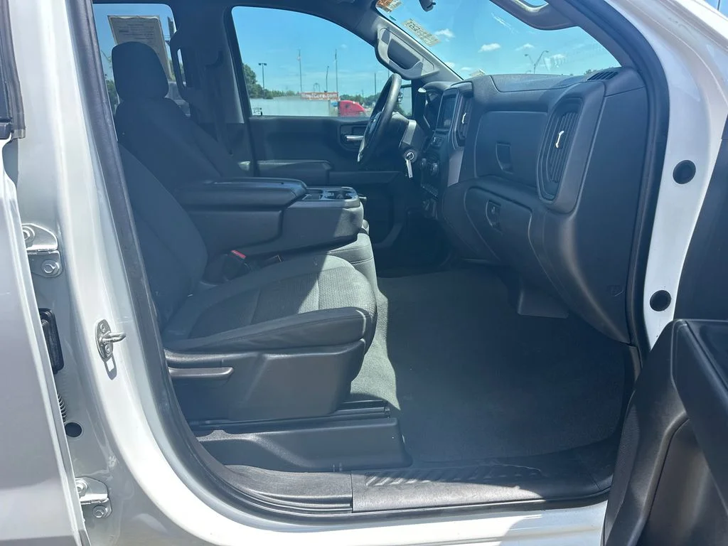 Used 2021 White Chevrolet Custom image 13