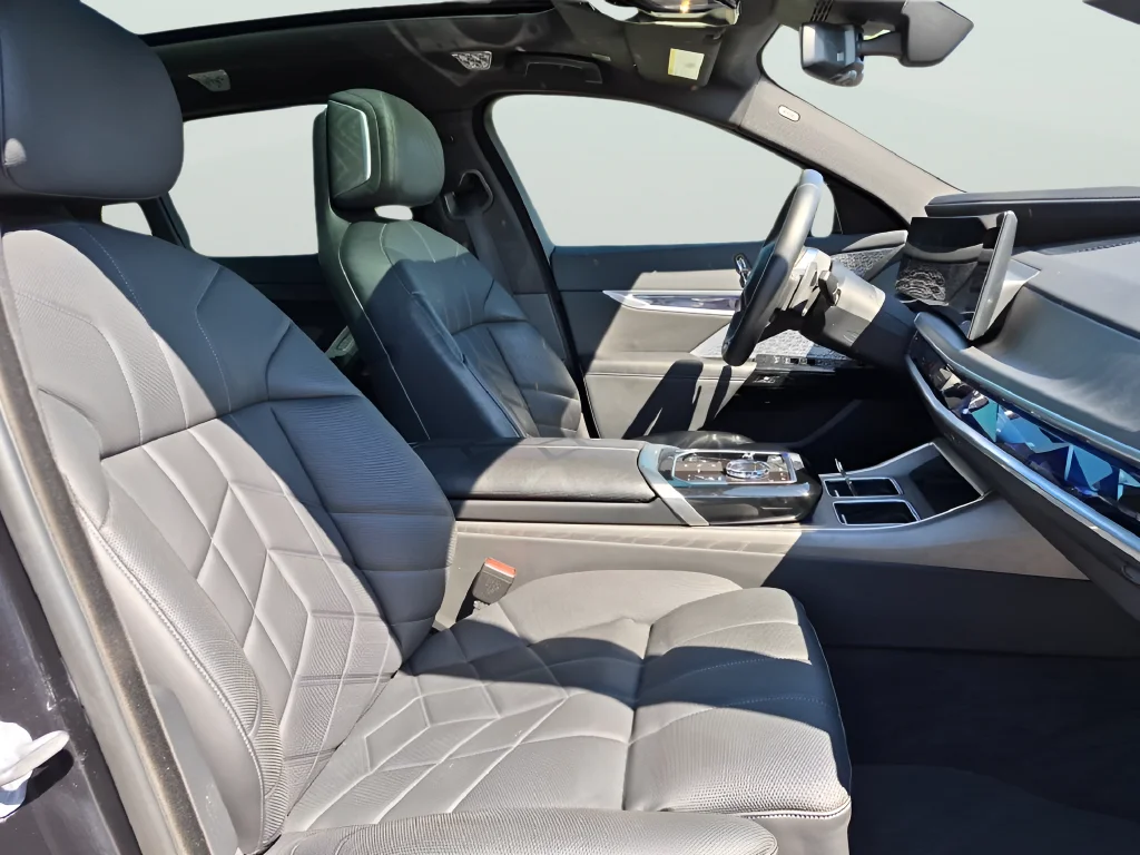 Used 2023 Black BMW 740i image 35