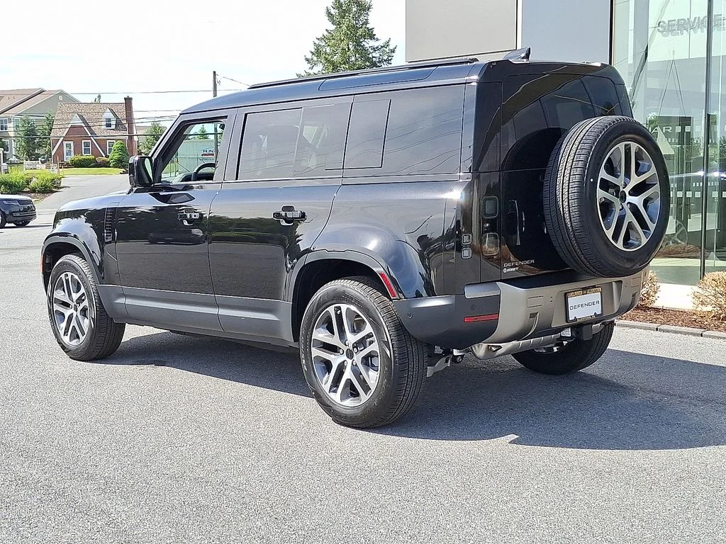 New 2026 Santorini Black Land Rover S image 4