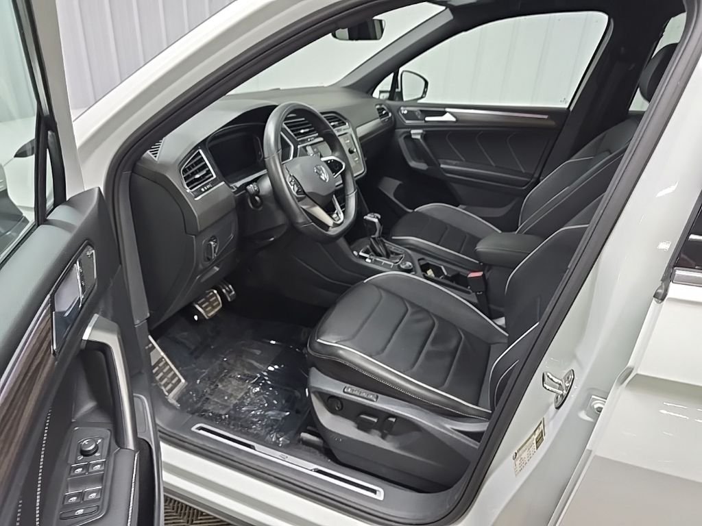 Used 2024 White Volkswagen 2.0T SEL R-Line image 31