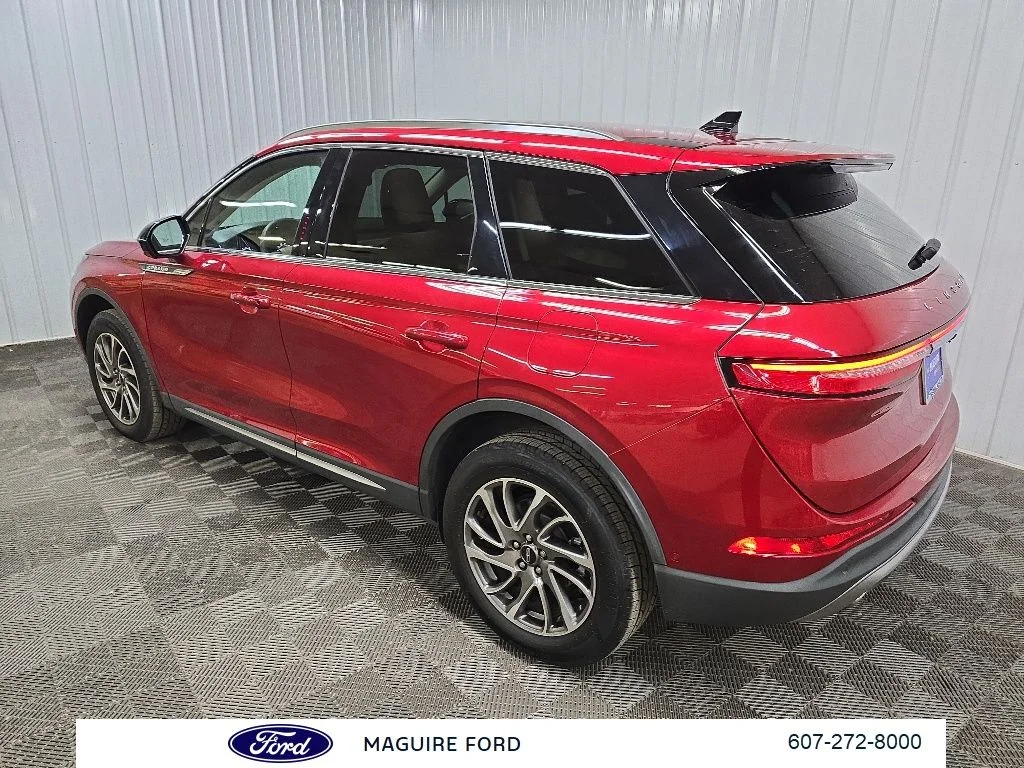 Used 2022 Red Lincoln Standard image 11