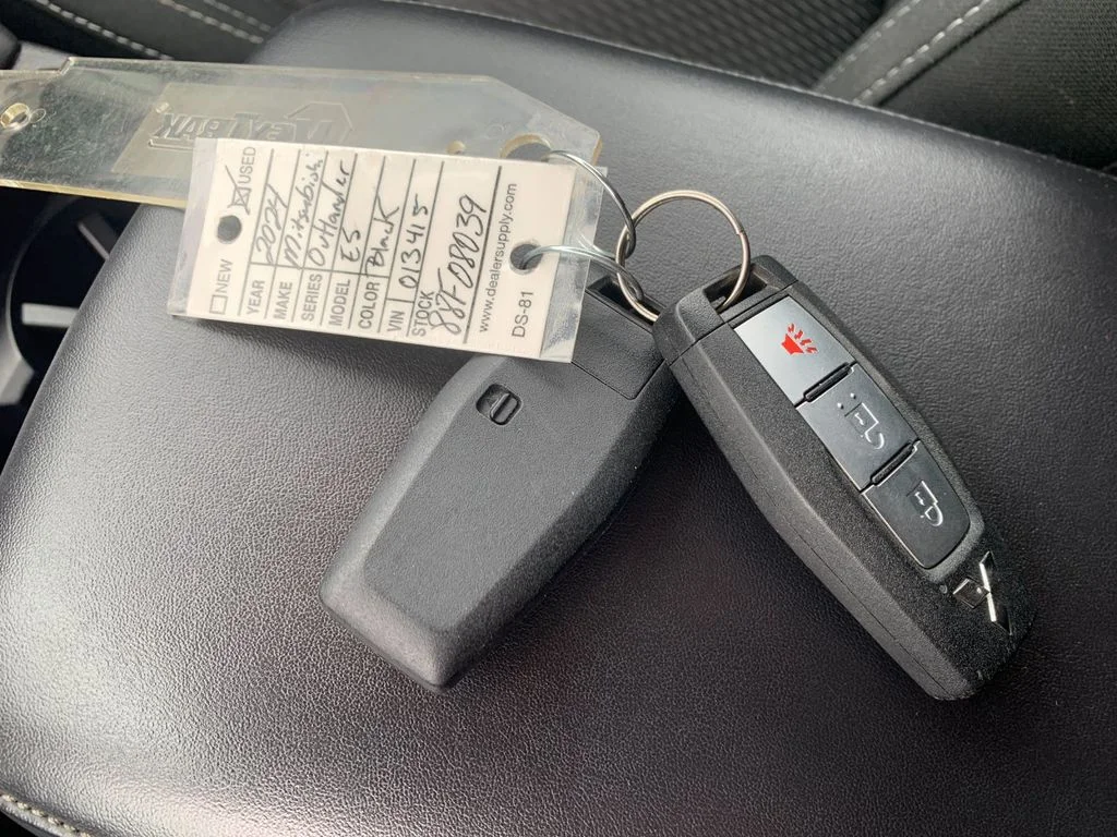 Used 2024  Mitsubishi ES image 9