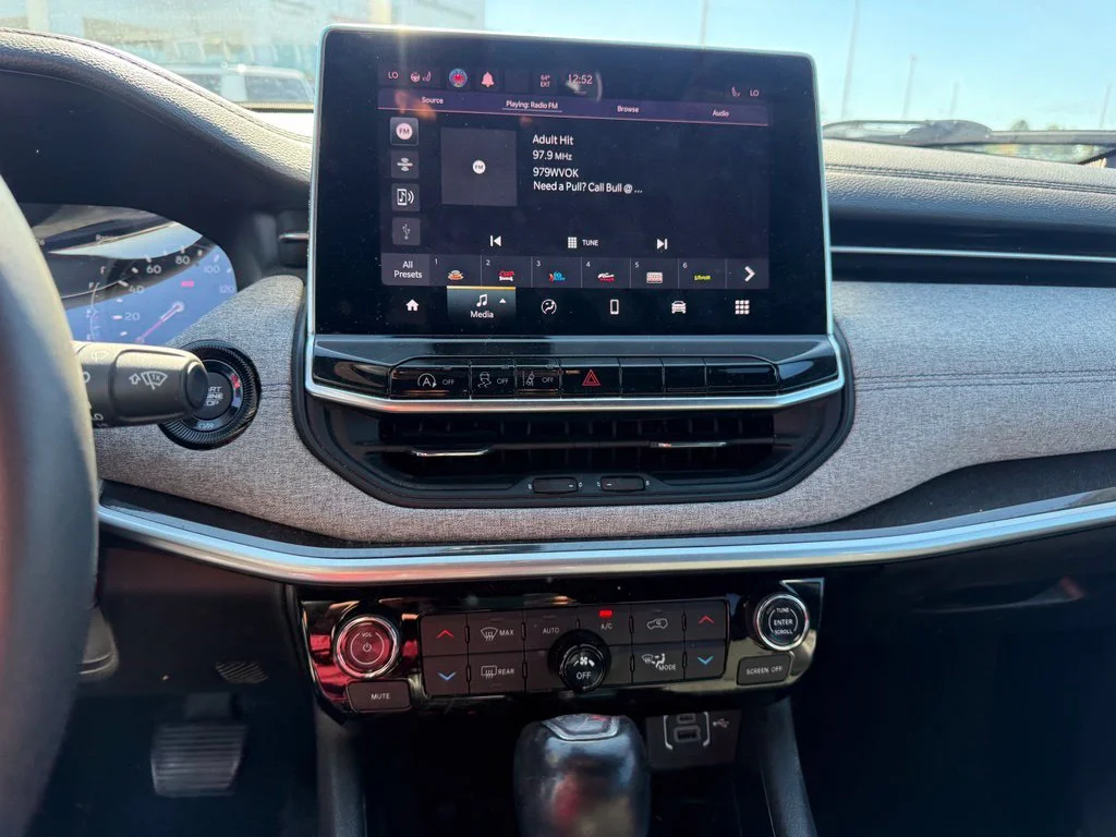 Used 2023 Black Jeep Latitude image 9