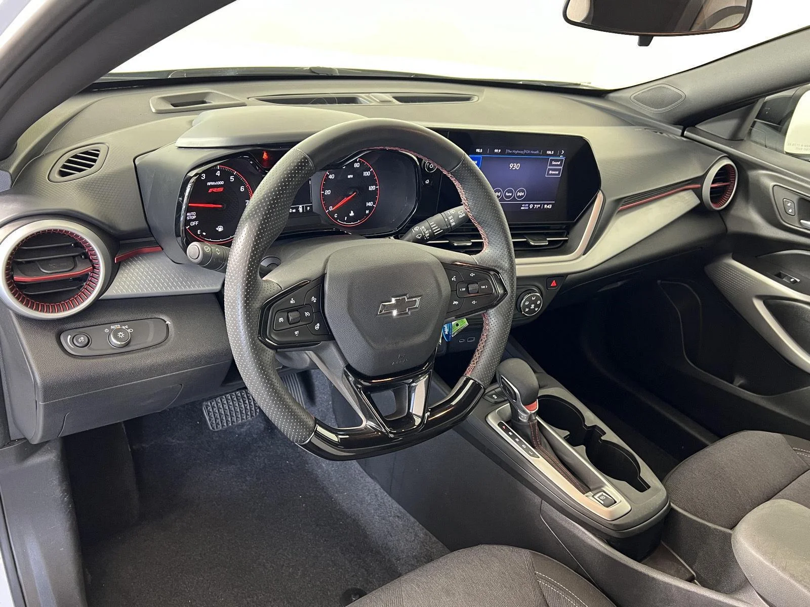 Used 2024 Summit White Chevrolet 1RS image 4