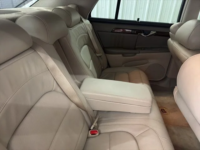 Used 2005 Light Cashmere Cadillac DHS image 19