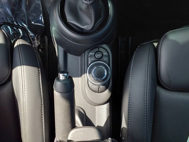 Used 2022 Gray MINI  image 17