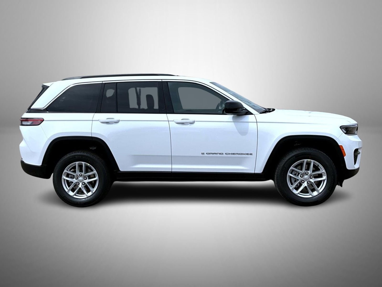 New 2026 Bright White Clear-Coat Exterior Paint Jeep Laredo X image 4