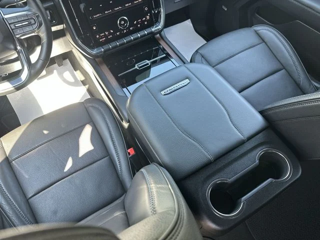 2025 GMC Yukon XL Denali - Photo 23
