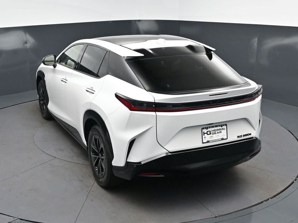 New 2026 Oxygen White Lexus  350e PREMIUM image 33