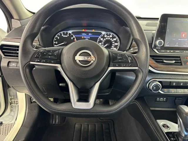 Used 2023 White Nissan 2.5 SV image 17