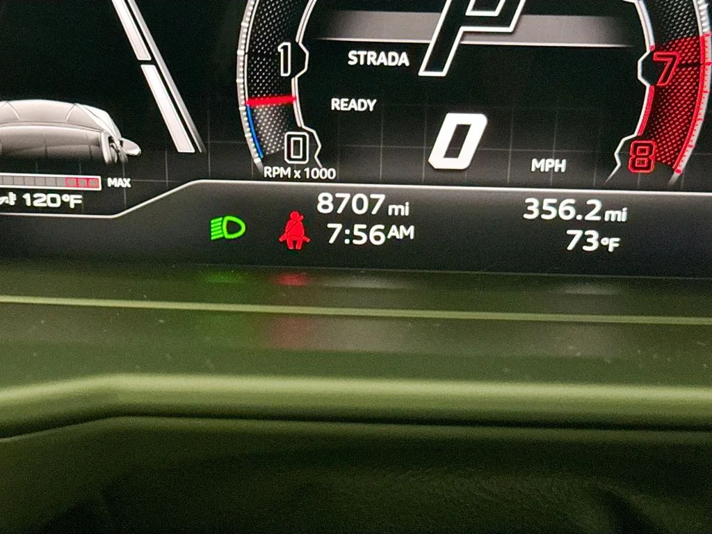 Used 2024 White Lamborghini Performante image 12