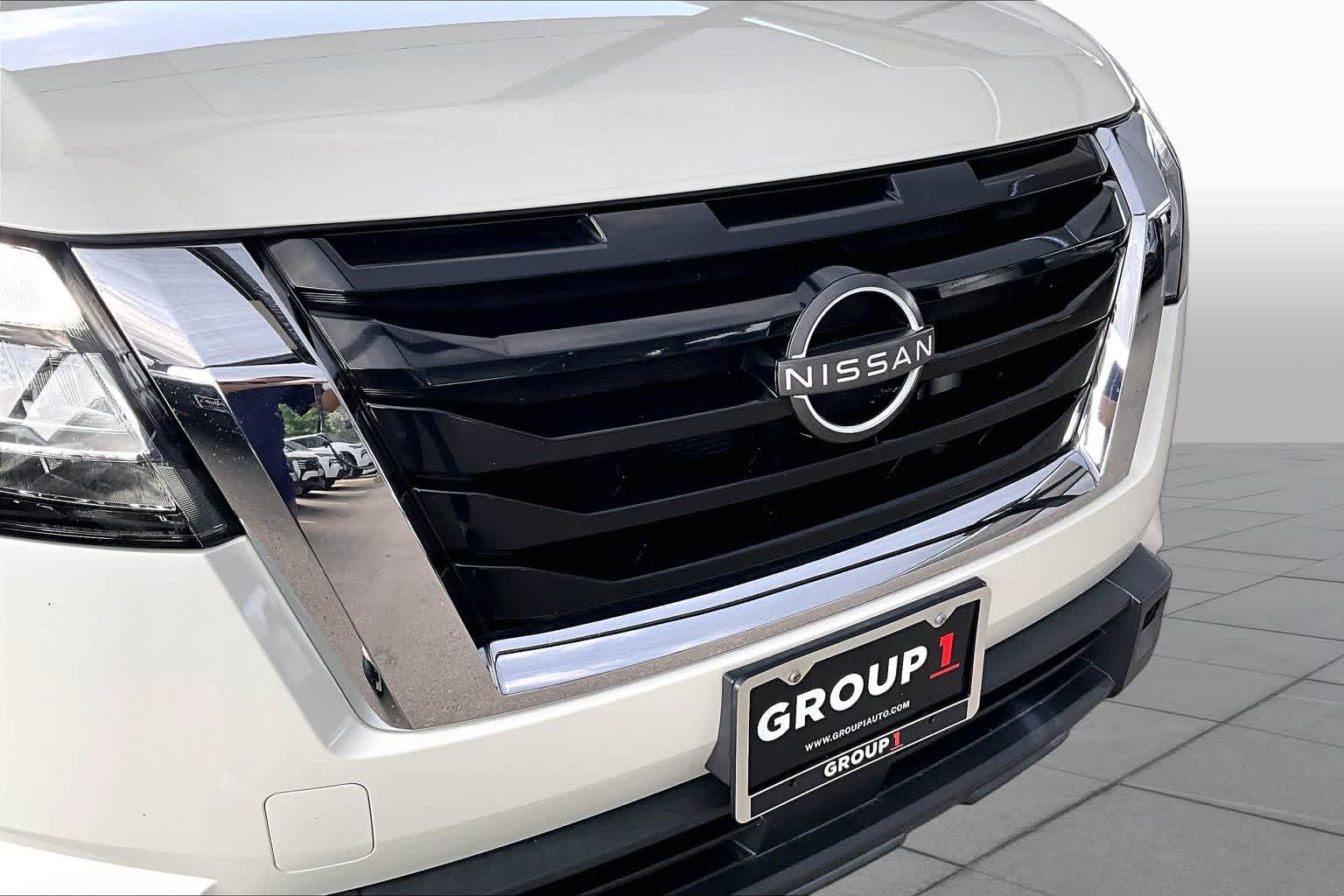 Used 2022 Pearl White Tricoat Nissan SV image 29