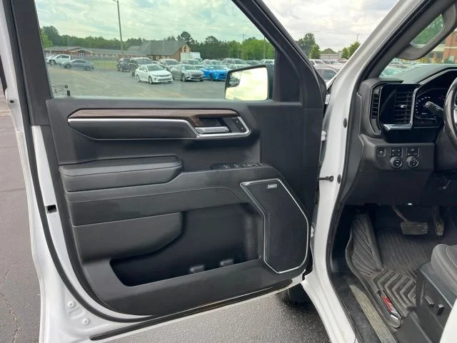 Used 2022 White Chevrolet LT Trail Boss image 4
