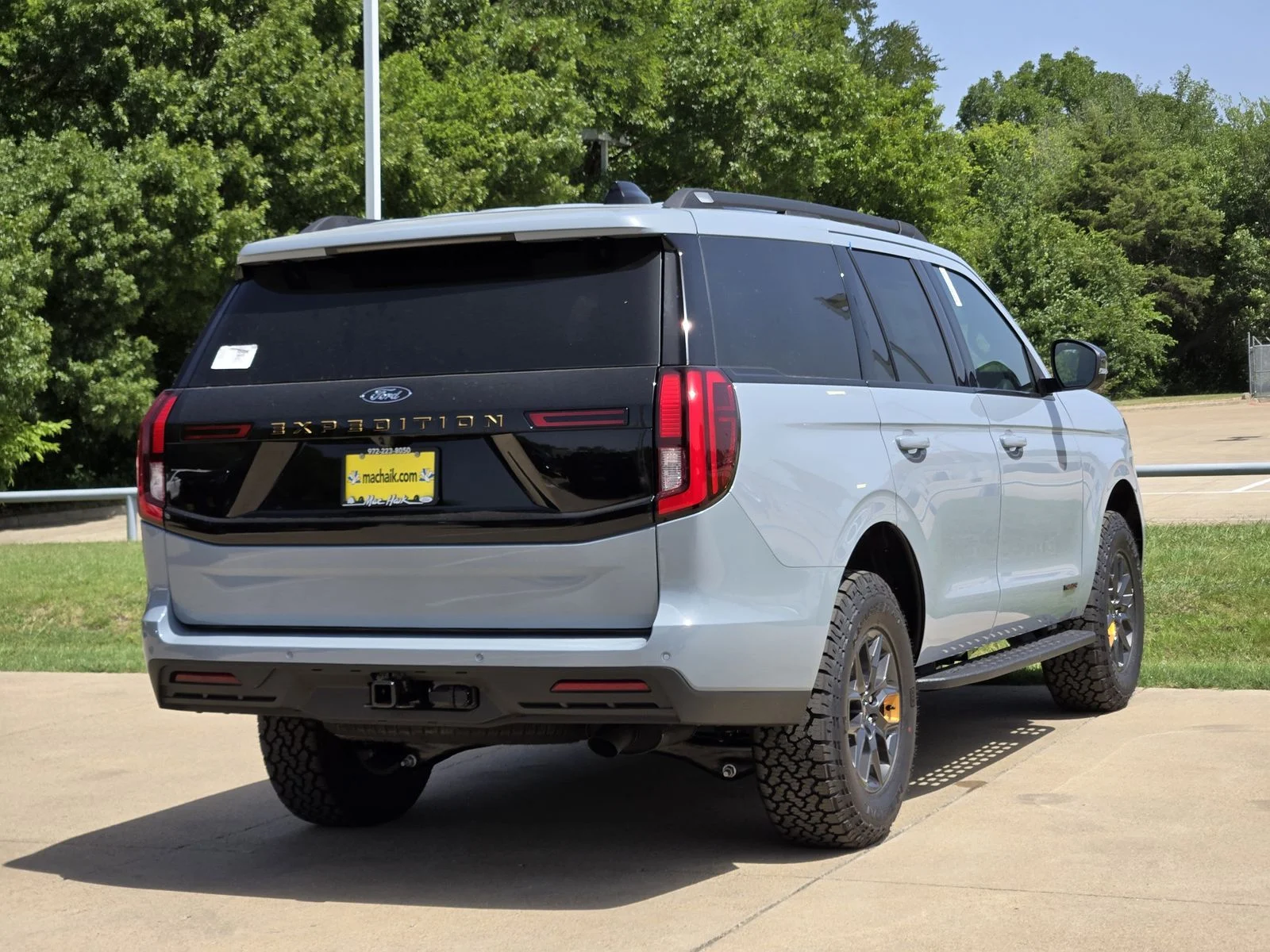 New 2026 Glacier Gray Metallic Tri-Coat Ford Tremor® image 4