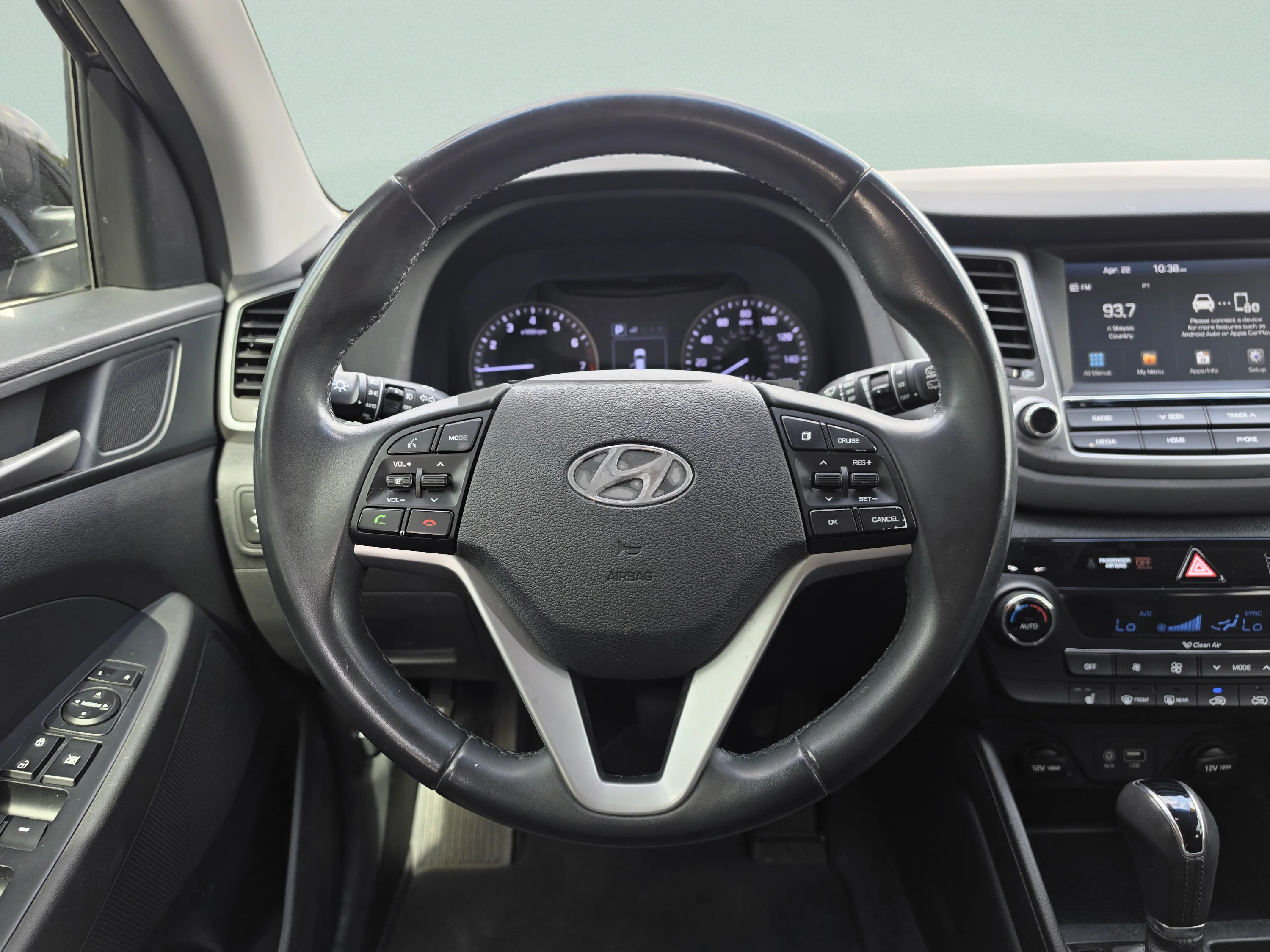 Used 2018 Black Noir Pearl Hyundai Value image 19