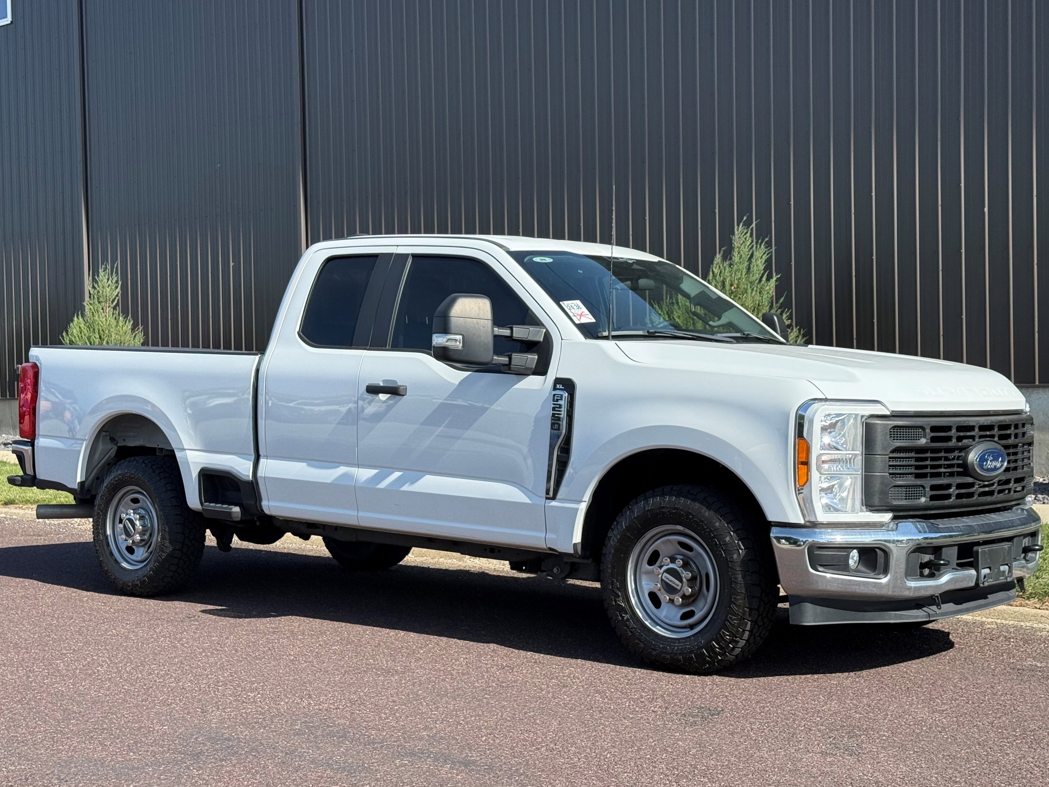 Used 2023 Oxford White Ford XL image 3