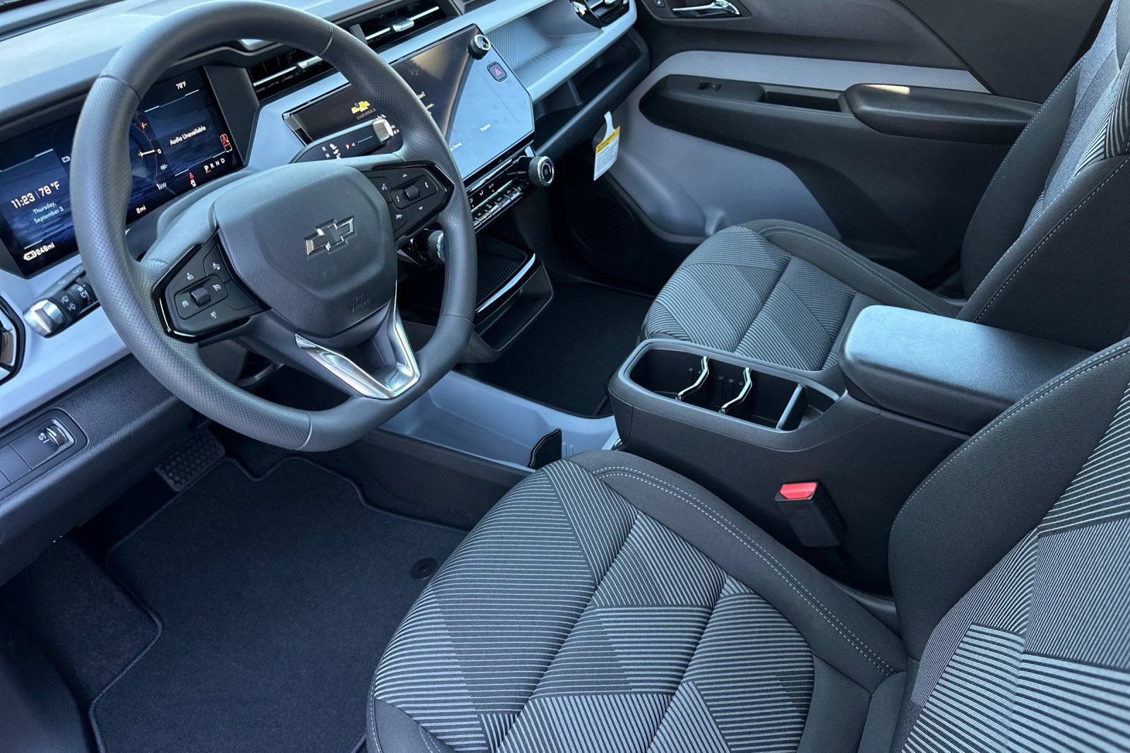 New 2027 Summit White Chevrolet LT image 10