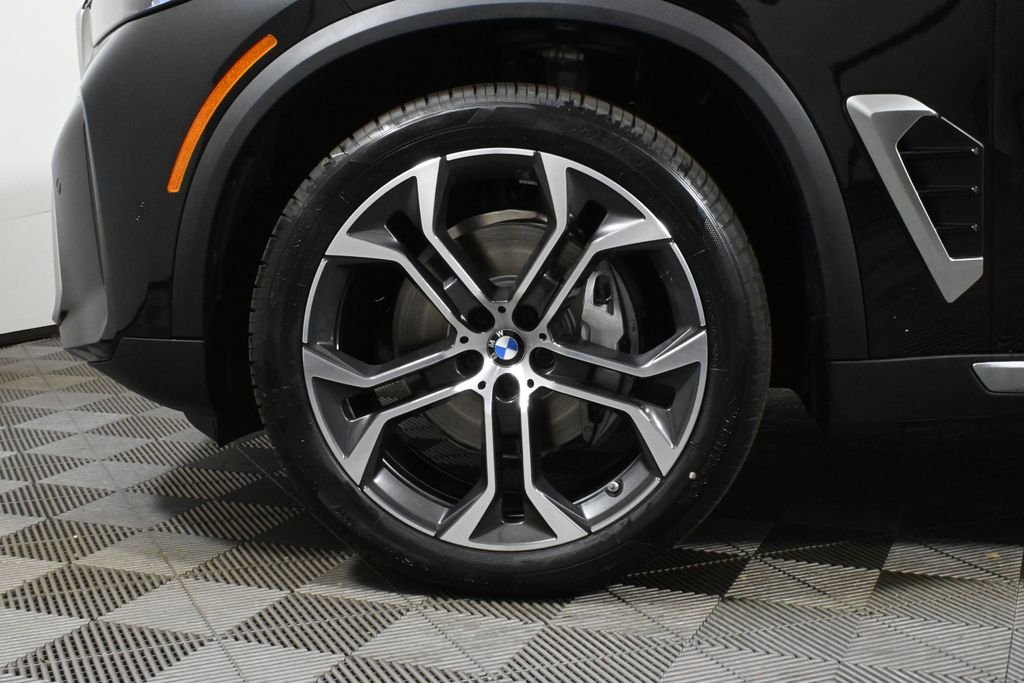 Used 2026 Black BMW xDrive40i image 12