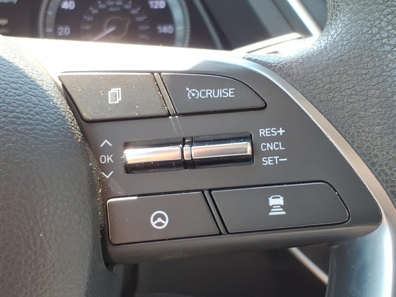 Used 2022 Hampton Gray Hyundai SEL image 17