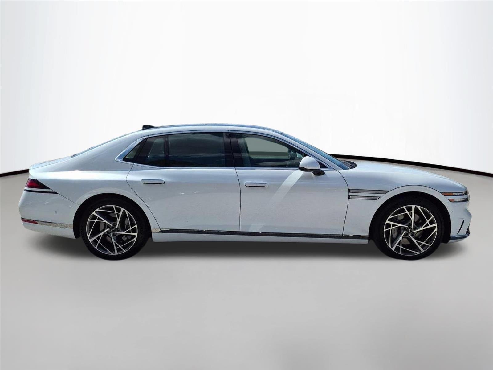 Used 2025 Uyuni White Genesis 3.5T image 4