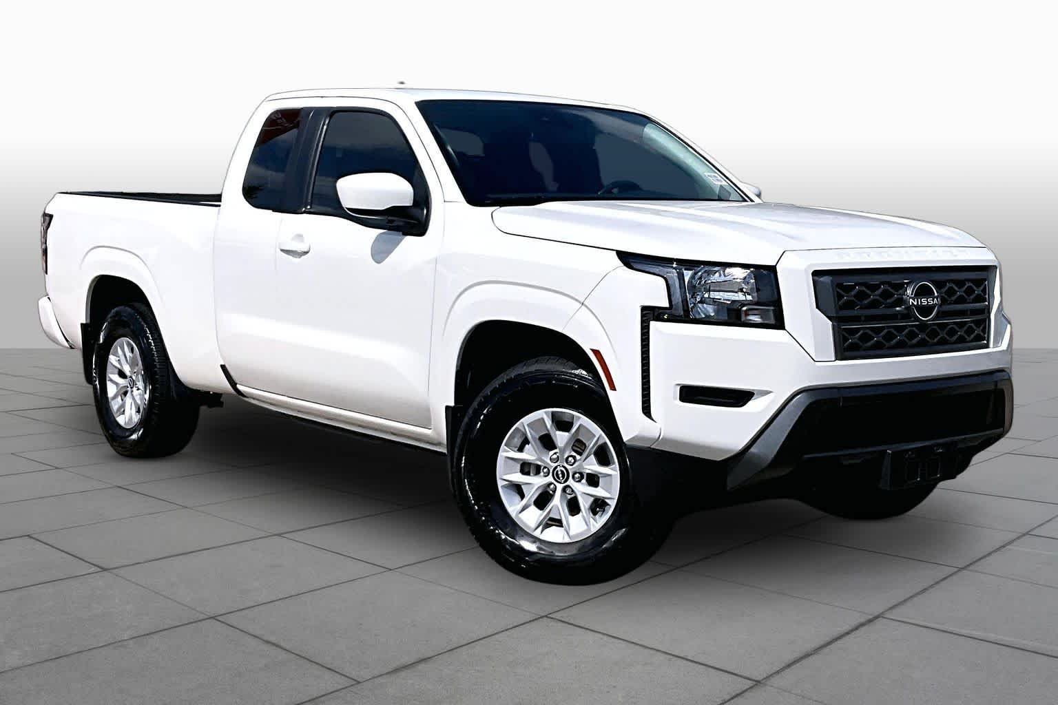 Used 2024 Glacier White Nissan SV image 3