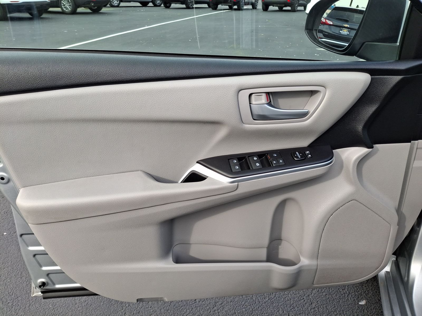 2017 Toyota Camry LE - Photo 18