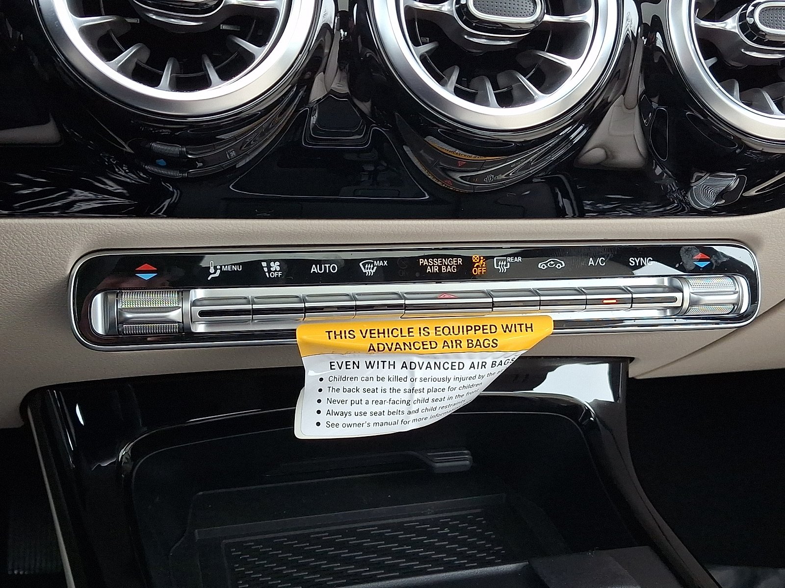 Certified Used 2025 Polar White - 149 Mercedes-Benz 4MATIC® image 16
