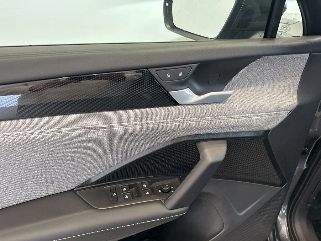 2026 Volkswagen Tiguan SE - Photo 17
