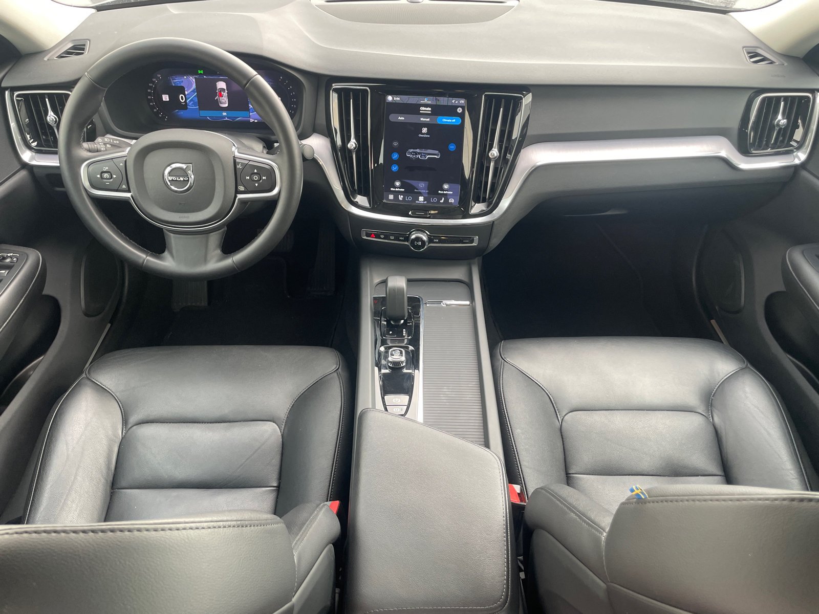 Used 2024 Thunder Grey Metallic Volvo Core Dark Theme image 21