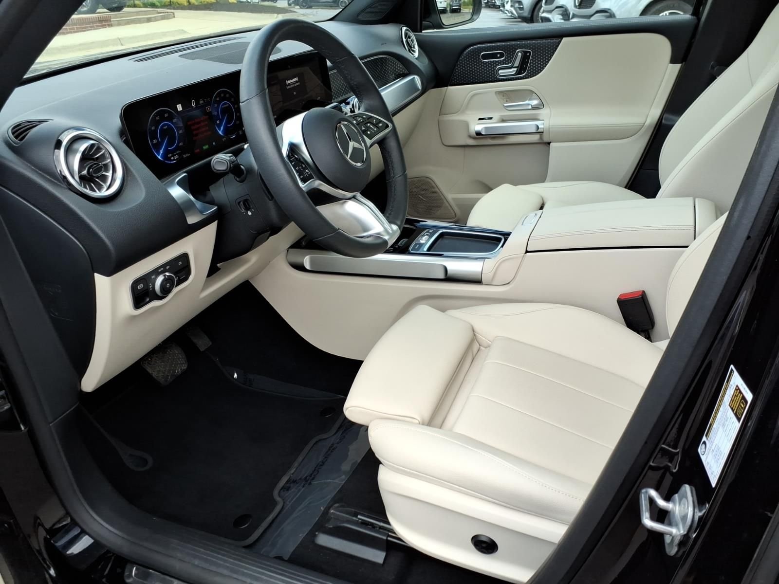 Certified Used 2025  Mercedes-Benz 350 image 11