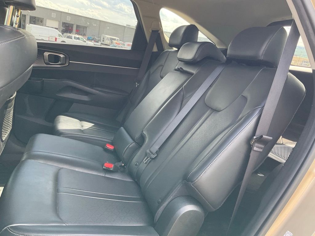 Used 2021 Crystal Beige Kia S image 15