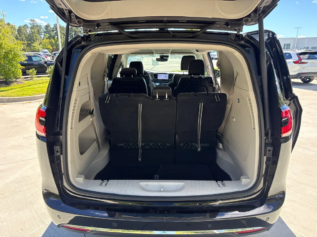 Used 2024 Diamond Black Chrysler Touring L image 33