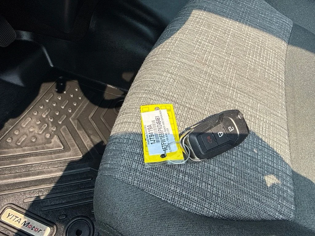 Used 2023 Silver Ford XLT image 19