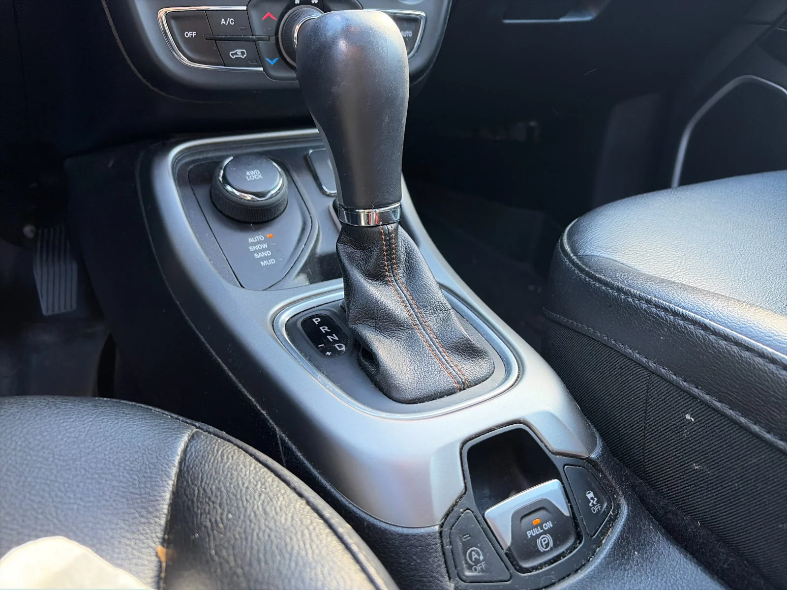 Used 2020 Diamond Black Jeep Latitude image 21