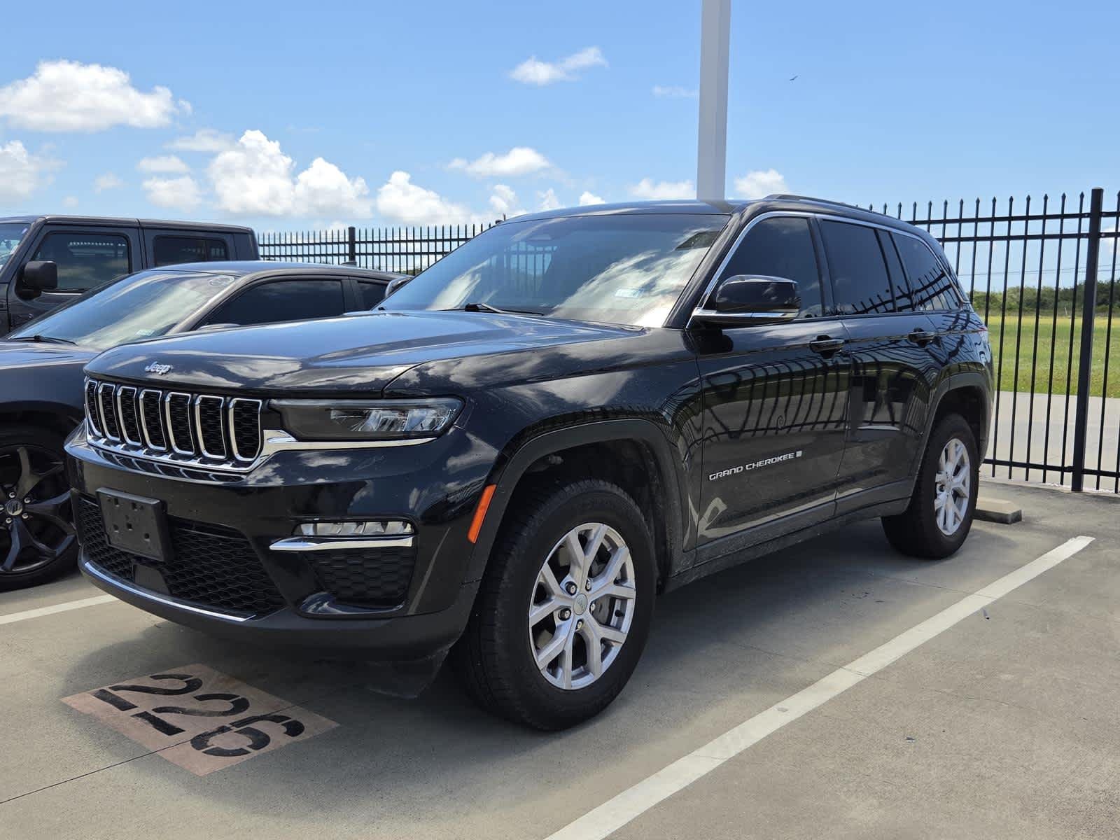 2022 Jeep Grand Cherokee Limited's photo