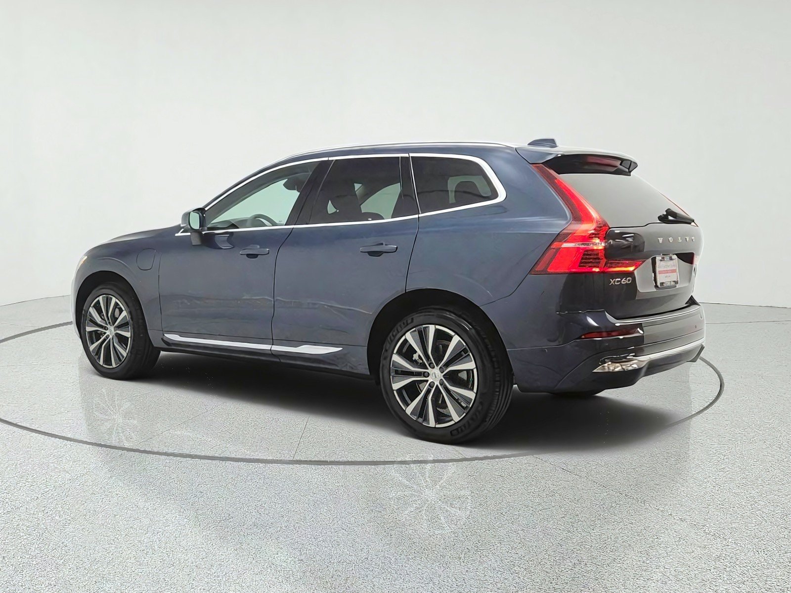 Used 2022 Denim Blue Metallic Volvo T8 eAWD PHEV Inscription Expression Extended Range image 7
